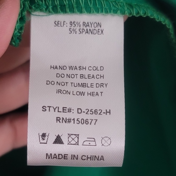 NWT Never worn ONE ONE SIX Kelly Green puffed sleeved spring/summer dress (S) - Picture 4 of 6